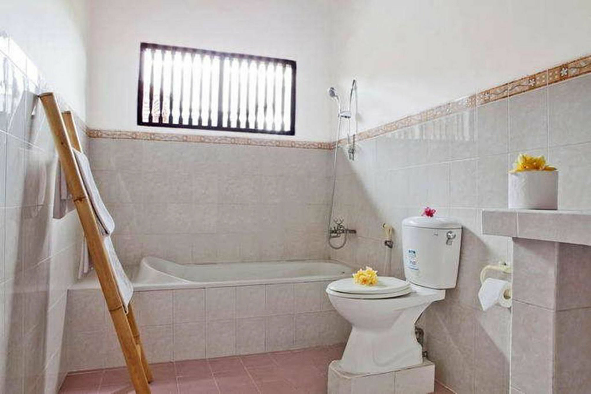 Yuli Bungalows Kuta Lombok Exteriör bild